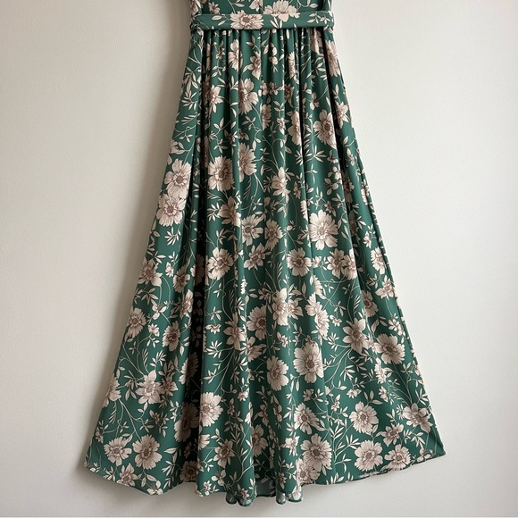 Gal Meets Glam Shannon Dress in Jade / Ivory - Picture 15 of 16